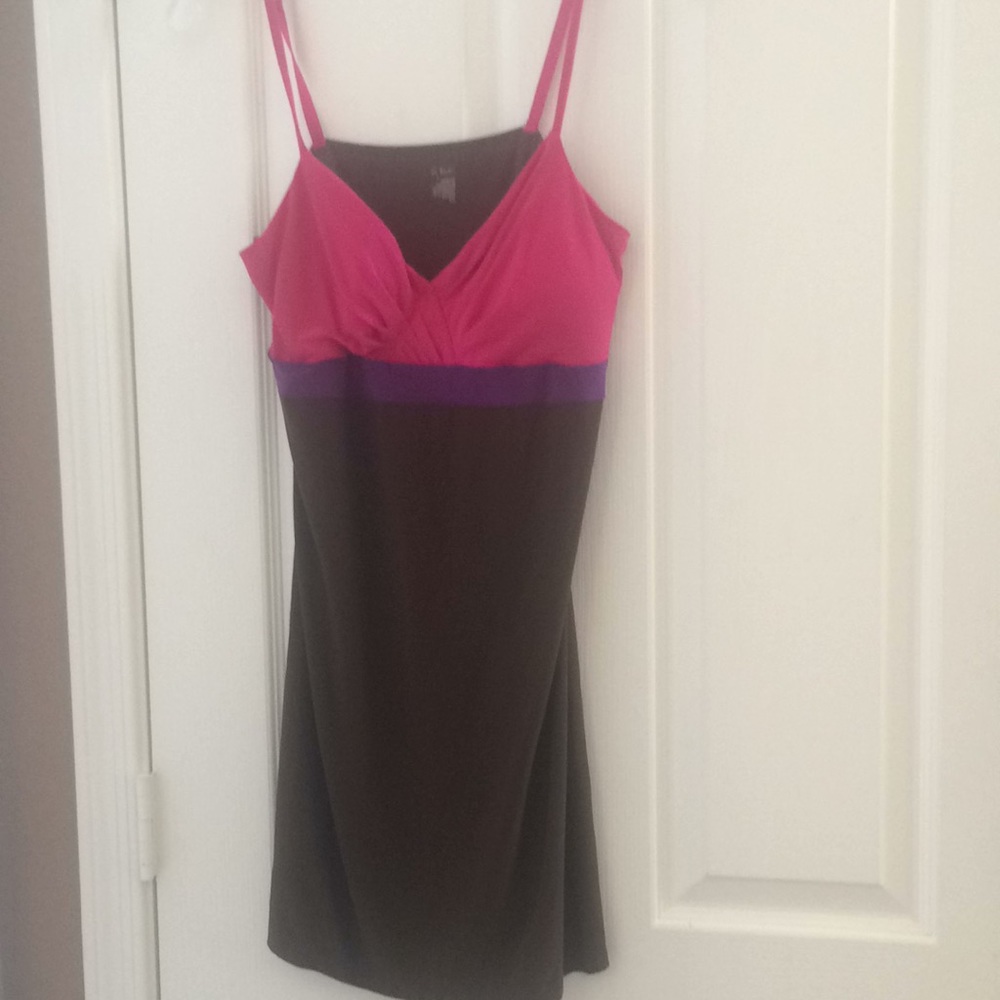 FINAL MARKDOWN Body hugging color blocked chemise medium